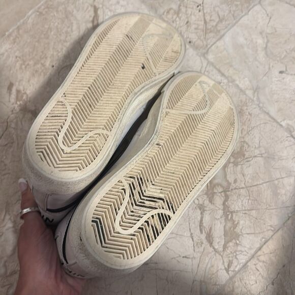 Nike Women's Sneakers - White and Gray - Picture 4 of 7